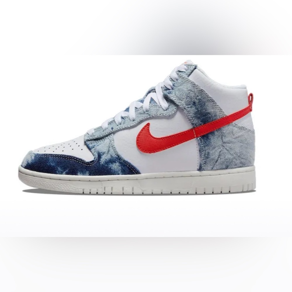 Nike dunk sail grade school size 6,5 woman size 8